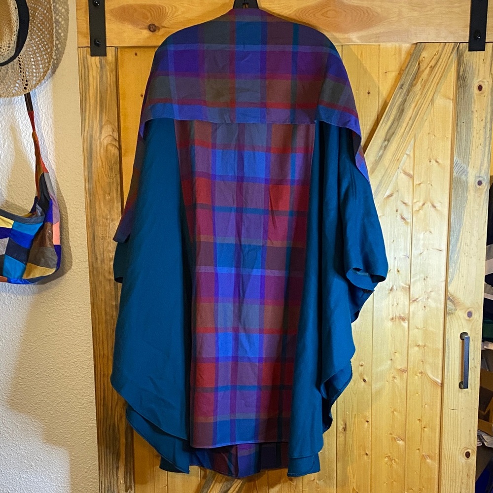 Elegant Multicolor Plaid Cape - Picture 5 of 6